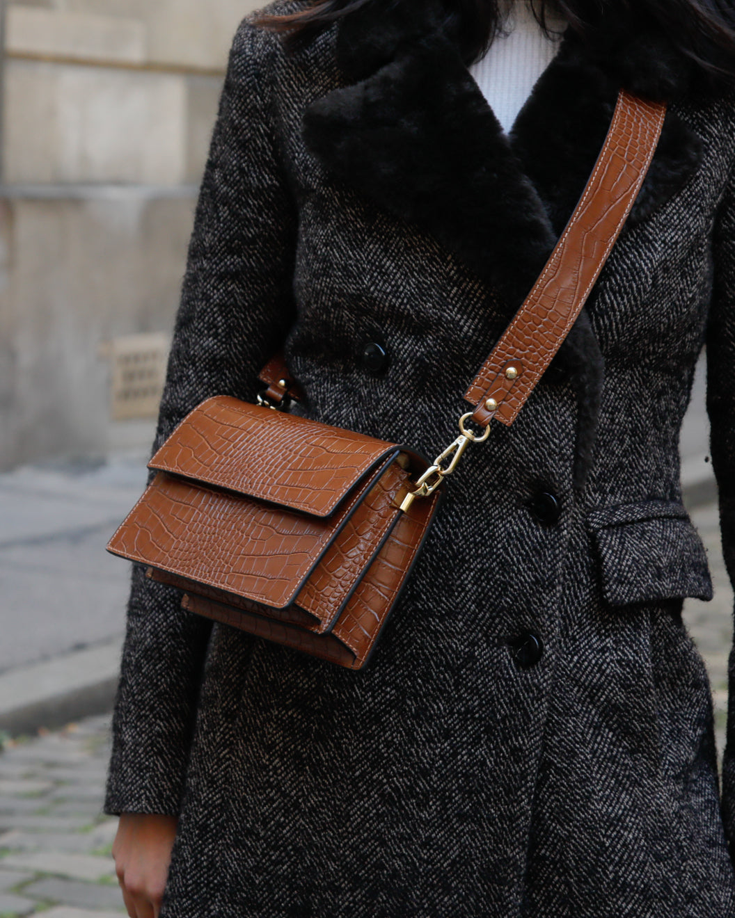 Sac Bandoulière BCBG Paris Camel Simili Cuir Galet - Format Moyen, Réglable, Neuf Sans étiquette